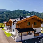 Wagrainer Tauernlodge 42c Chalet *
